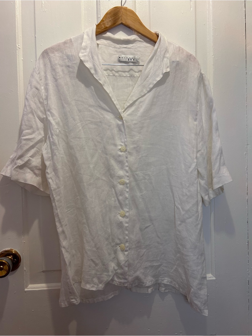 Vintage Melvyn Paul Minimalist White Collared Button-Down Shirt made inCanada 🇨🇦